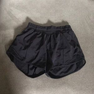 BLACK LULU LEMON HOTTY HOT RUNNING SHORTS
